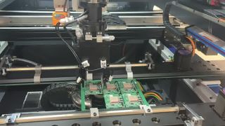 Inline Maszyna do depanowania PCB z rozładunkiem PCBA na frezarce PCB na tacy